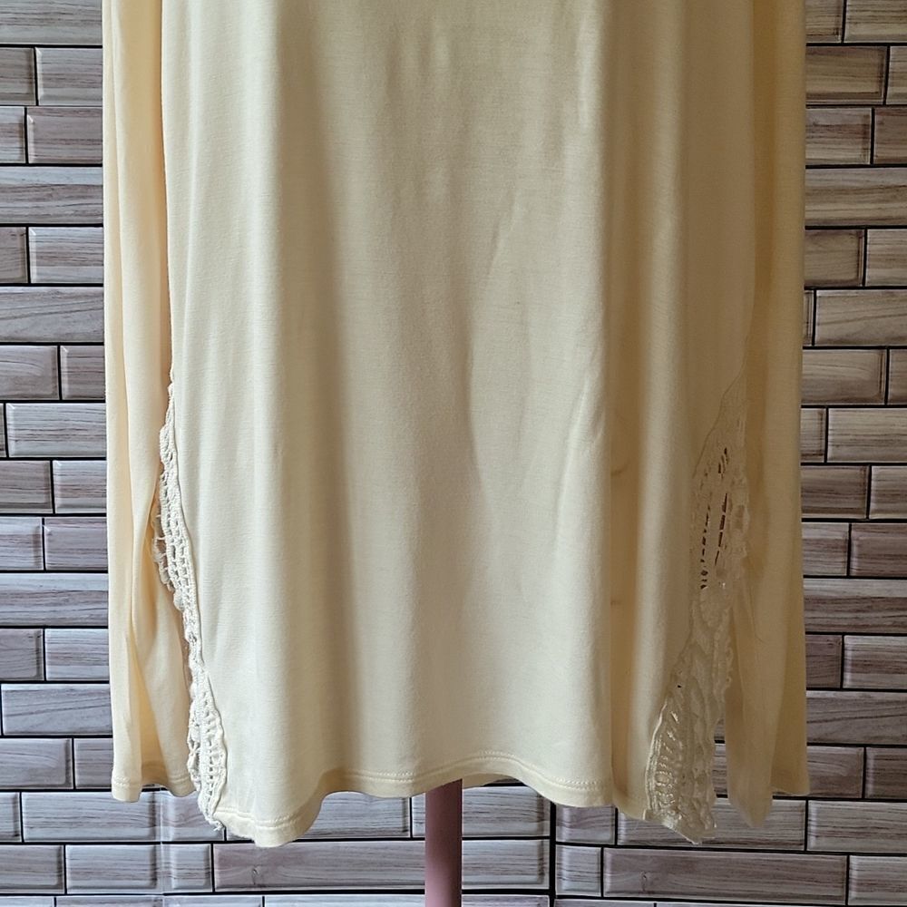 Hem & Thread rayon blouse Size L - Picture 3 of 7